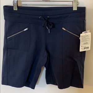 Athleta metro slouch shorts navy small NWT